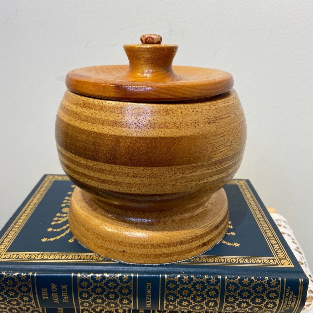 ✨3 for $20✨Vintage wood turned pedestal bowl with lid